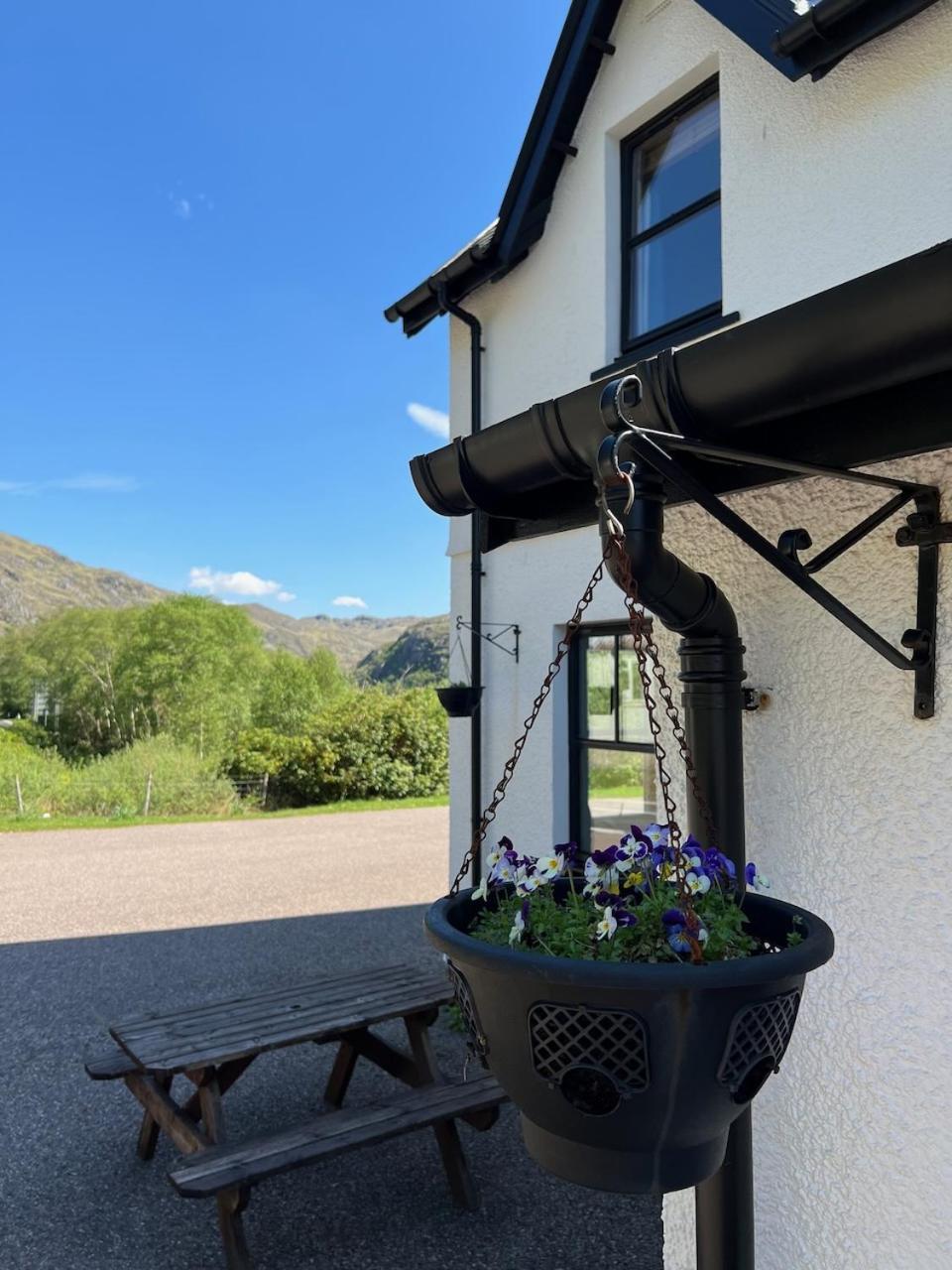 Lochailort Inn Экстерьер фото